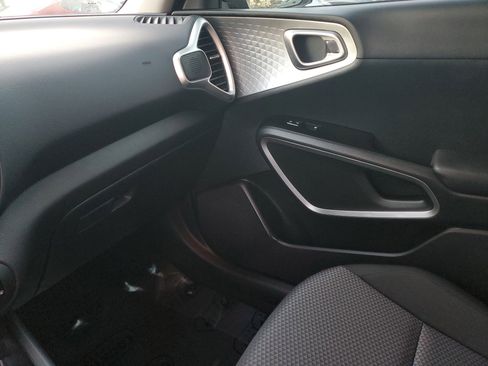 Used 2025 Kia Soul LX image 23
