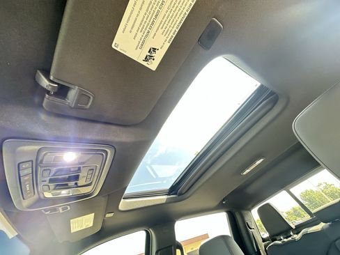 Certified 2024 GMC Sierra 1500 AT4 w/ Technology Package AWD/4WD image 19