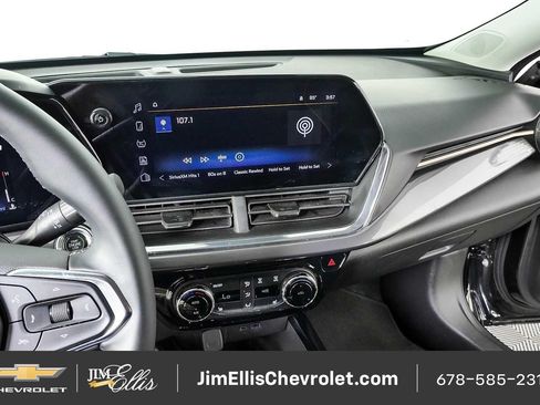 Certified 2025 Chevrolet Trax ACTIV w/ Driver Confidence Package FWD image 17