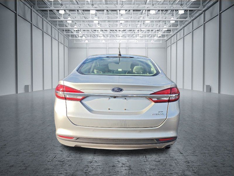 Used 2017 Ford Fusion SE FWD image 5