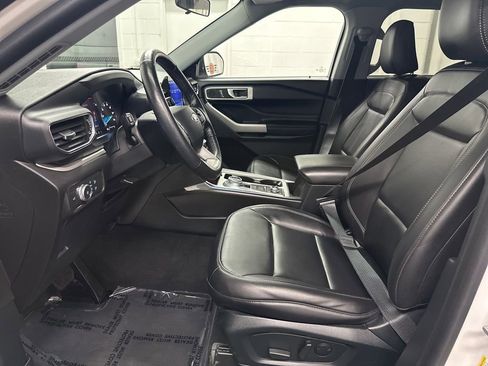 Used 2022 Ford Explorer XLT w/ Equipment Group 202A image 19
