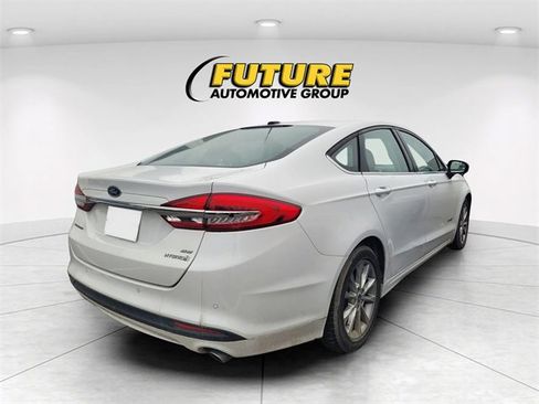 Used 2017 Ford Fusion SE image 3