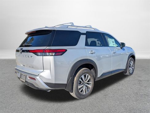 New 2025 Nissan Pathfinder SL image 3