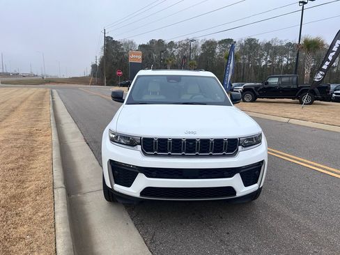 New 2026 Jeep Grand Cherokee Limited w/ Luxury Tech Group II image 8