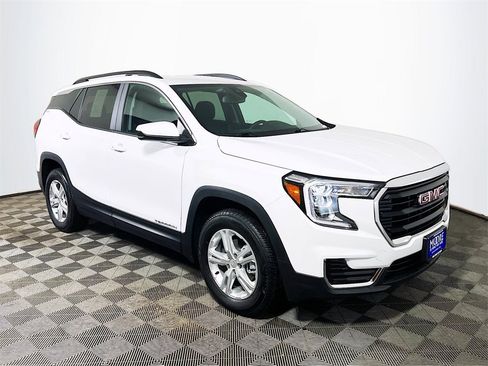 Used 2024 GMC Terrain SLE w/ Driver Convenience Package image 1