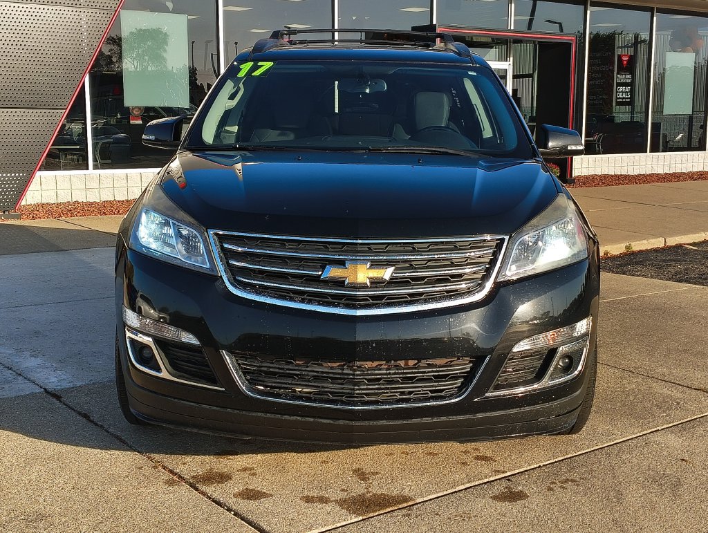 Used 2017 Chevrolet Traverse LT w/ Style and Technology Package FWD image 2