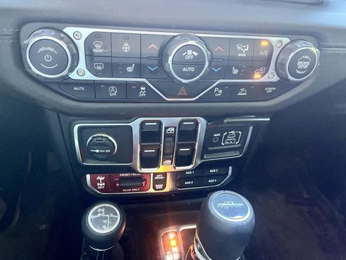 Used 2025 Jeep Gladiator Rubicon w/ Safety Group AWD/4WD image 21