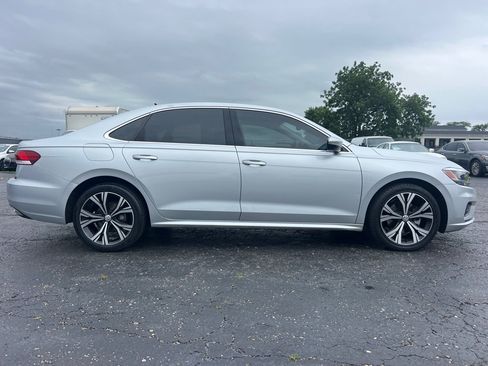 Used 2021 Volkswagen Passat 2.0T SE FWD image 8