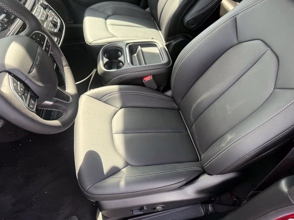 New 2027 Chrysler Pacifica Select w/ Family Tech Group FWD image 15