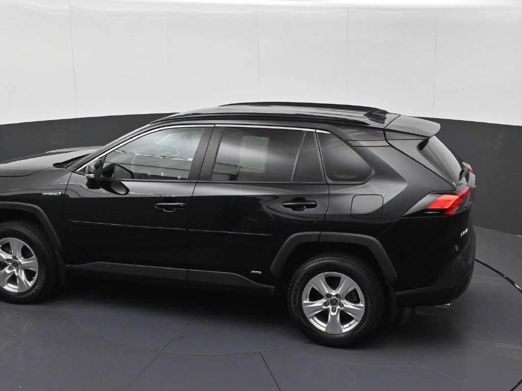 Used 2021 Toyota RAV4 LE AWD/4WD image 24