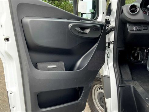 Used 2025 Mercedes-Benz Sprinter 2500 image 14