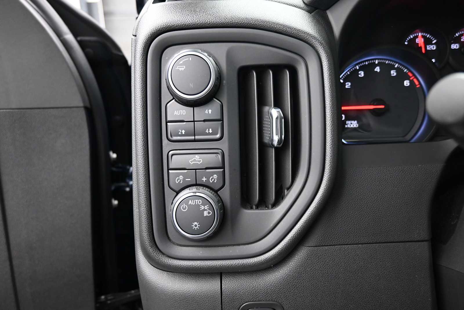 Used 2020 Chevrolet Silverado 1500 Custom Trail Boss w/ Custom Convenience Package AWD/4WD image 10