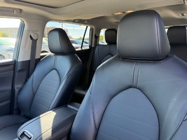 Used 2026 Toyota Highlander XLE AWD/4WD image 15