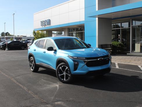 New 2026 Chevrolet Trax RS w/ Driver Confidence Package FWD image 4
