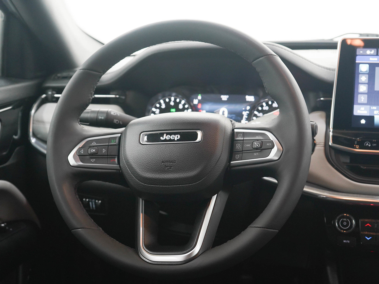 Used 2023 Jeep Compass Limited AWD/4WD image 16