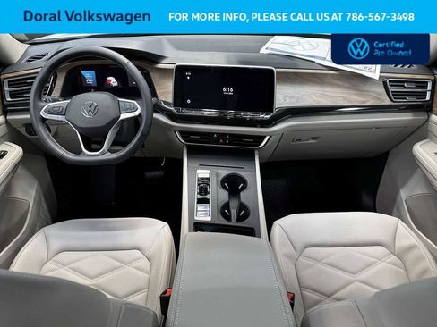 Used 2025 Volkswagen Atlas SE image 30