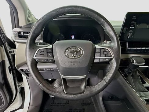 Certified 2022 Toyota Sienna XLE w/ XLE Plus Package FWD image 13