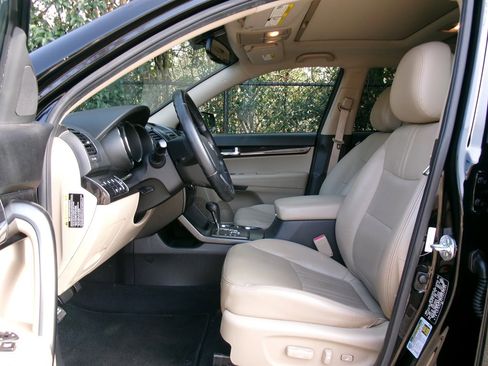 Used 2012 Kia Sorento EX w/ EX V6 Premium Pkg image 10