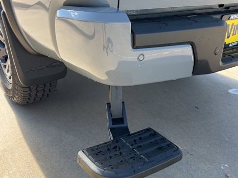 Used 2025 Nissan Frontier PRO-4X image 21