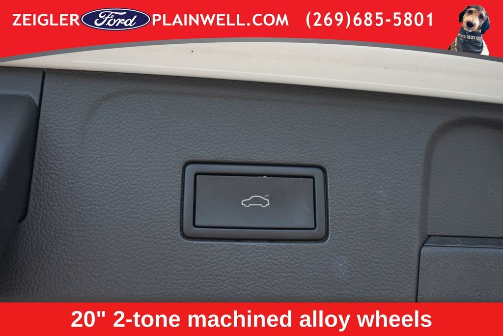 Used 2025 Volkswagen Atlas SE FWD image 11