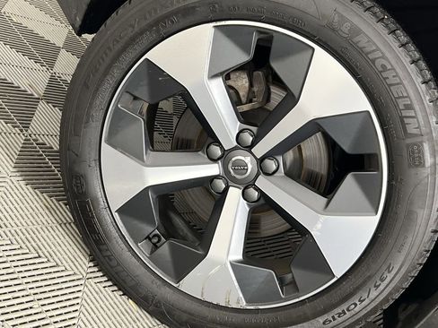 Certified 2024 Volvo XC40 B5 Plus image 18