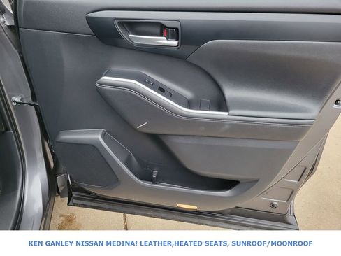 Used 2023 Toyota Highlander L image 56