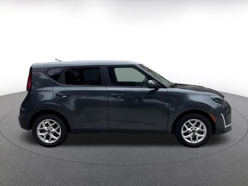Used 2025 Kia Soul LX w/ LX Technology Package FWD image 16