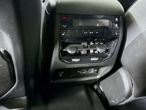 Used 2023 Jeep Grand Cherokee L Limited w/ Black Appearance Package image 29