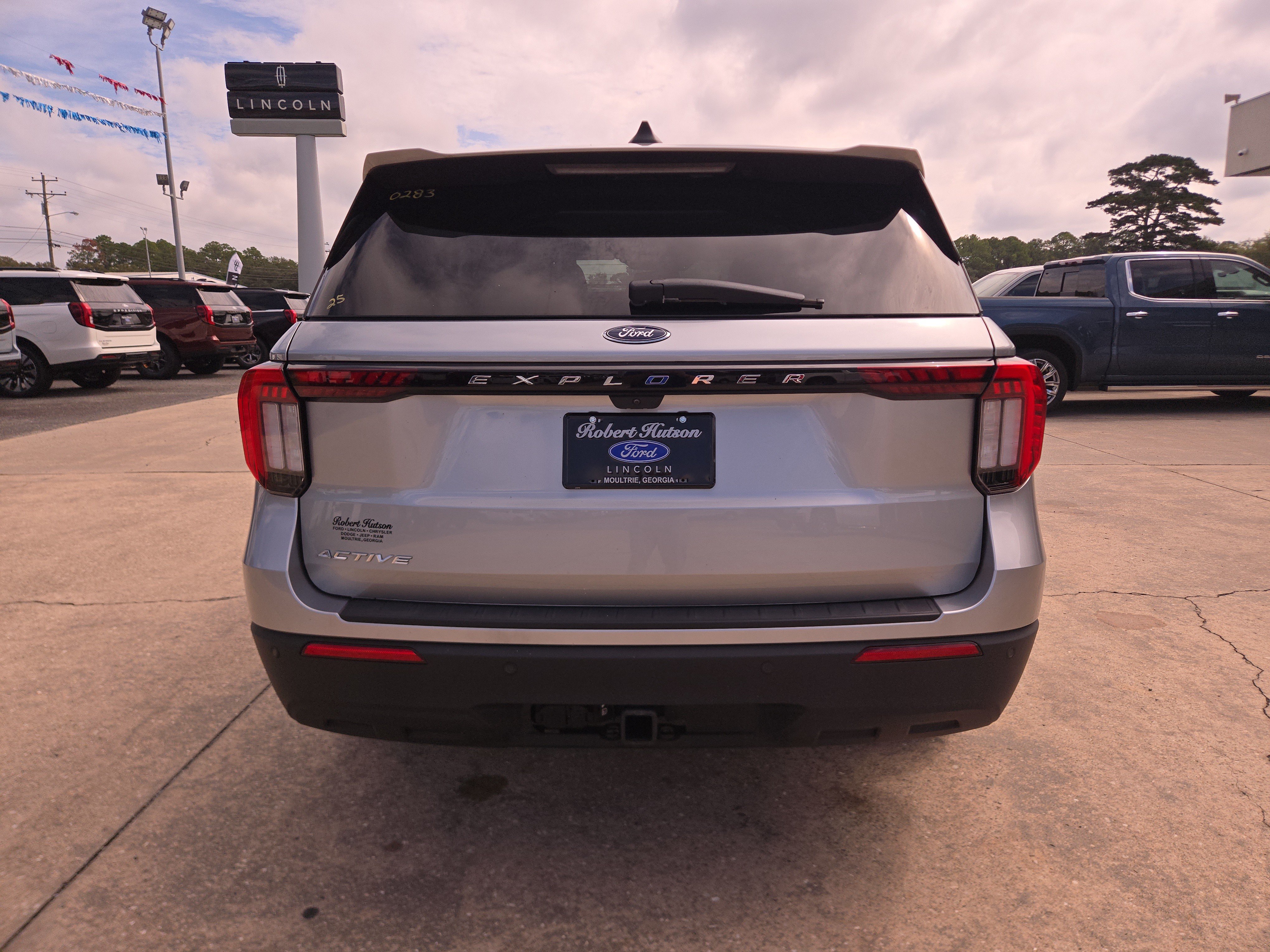 Used 2025 Ford Explorer Active RWD image 7