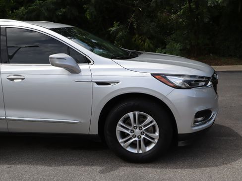 Used 2019 Buick Enclave Essence FWD image 12