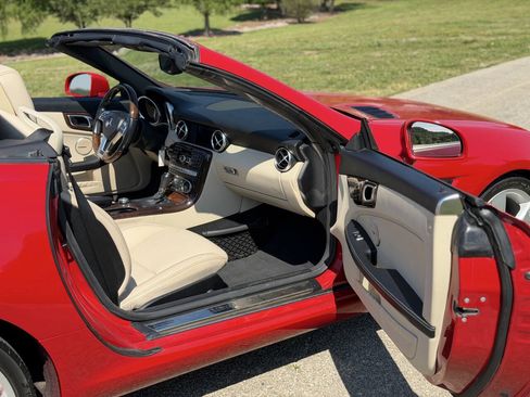 Used 2013 Mercedes-Benz SLK 350 image 26