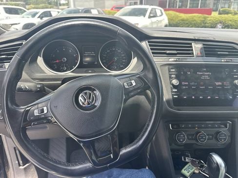 Used 2018 Volkswagen Tiguan SE FWD image 8