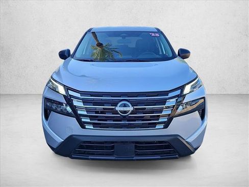 Used 2025 Nissan Rogue S image 2