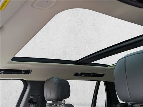 New 2026 Land Rover Range Rover Long Wheelbase SE image 15