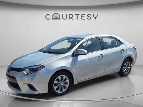 Used 2016 Toyota Corolla LE FWD image 1