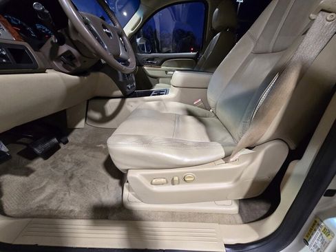 Used 2010 GMC Yukon SLT w/ SLT Chrome Package image 10
