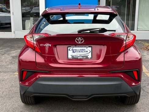 Used 2019 Toyota C-HR XLE FWD image 6