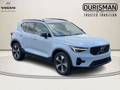 Used 2026 Volvo XC40 B5 Plus w/ Protection Package Premier AWD/4WD image 1