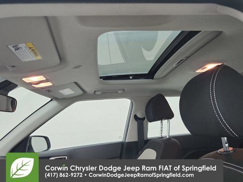 Used 2025 Hyundai Venue SEL FWD image 28