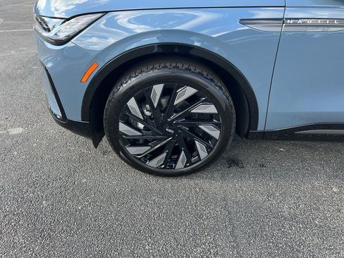 New 2026 Lincoln Nautilus Reserve w/ Jet Appearance Package image 8