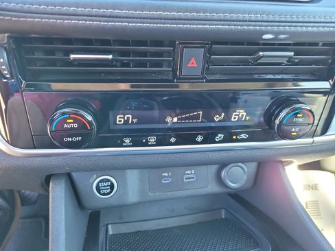 Used 2022 Nissan Rogue SV AWD/4WD image 17