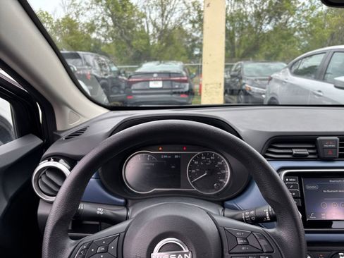 Used 2025 Nissan Versa SV FWD image 32