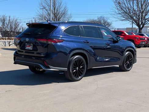 Used 2024 Toyota Highlander XSE image 6