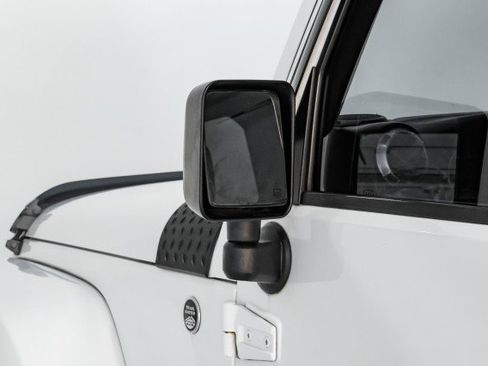 Used 2015 Jeep Wrangler Unlimited Sahara w/ Connectivity Group image 35