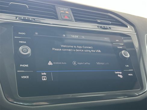 Certified 2022 Volkswagen Tiguan SE image 24