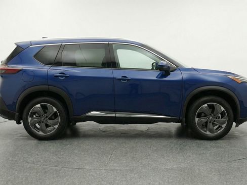 Used 2025 Nissan Rogue SV FWD image 11
