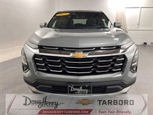 Used 2025 Chevrolet Equinox LT FWD image 2
