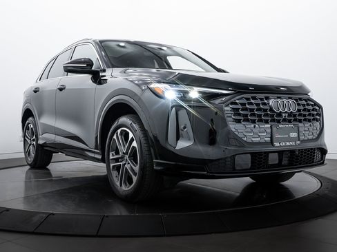 Certified 2025 Audi Q5 Premium Plus w/ Premium Plus image 1