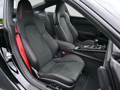 Certified 2026 Porsche 911 GT3 RWD image 24