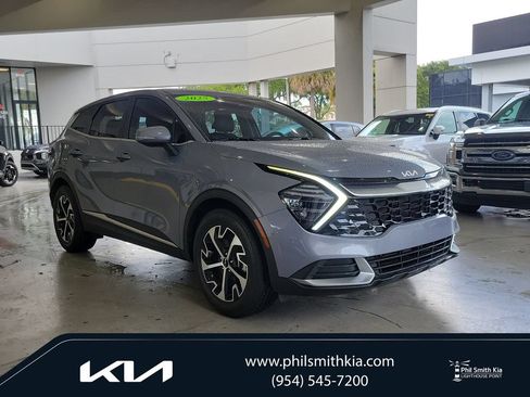 Used 2025 Kia Sportage EX FWD image 1